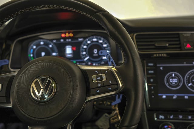 2018 VOLKSWAGEN GOLF - 23