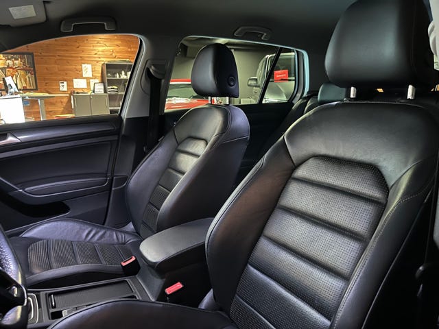 2019 VOLKSWAGEN GOLF - 19