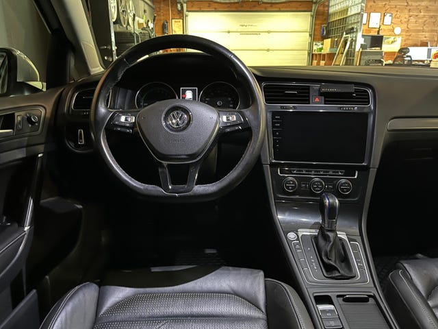 2019 VOLKSWAGEN GOLF - 16