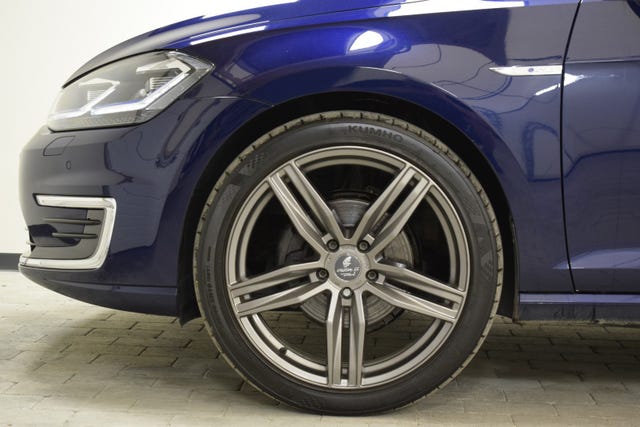 2019 VOLKSWAGEN GOLF - 19