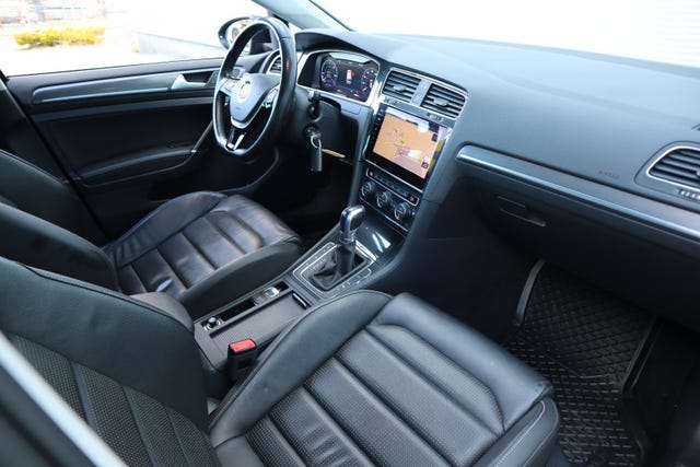 2019 VOLKSWAGEN GOLF - 30