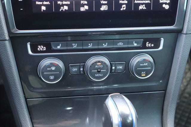 2019 VOLKSWAGEN GOLF - 24