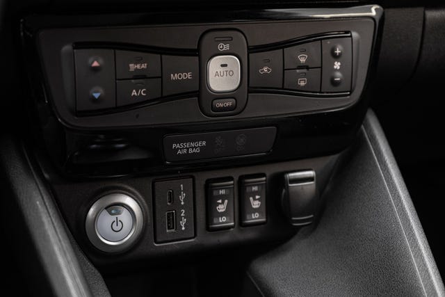 2022 NISSAN LEAF - 16