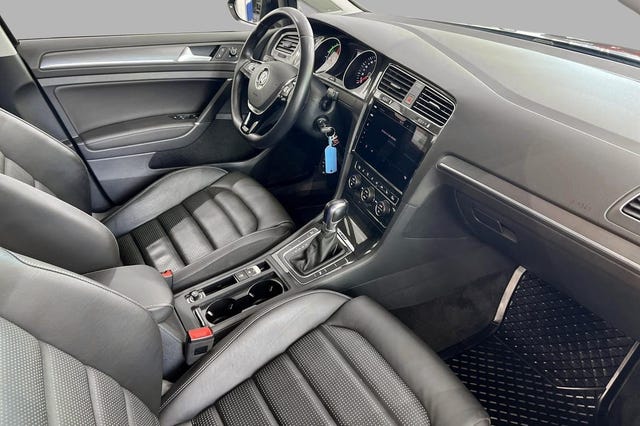 2018 VOLKSWAGEN GOLF - 18
