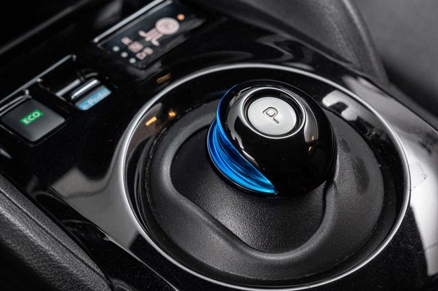 2022 NISSAN LEAF - 16