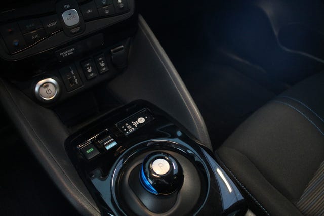 2022 NISSAN LEAF - 13