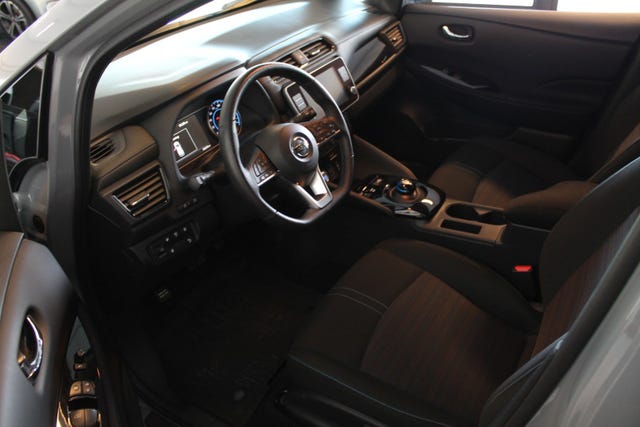 2022 NISSAN LEAF - 11