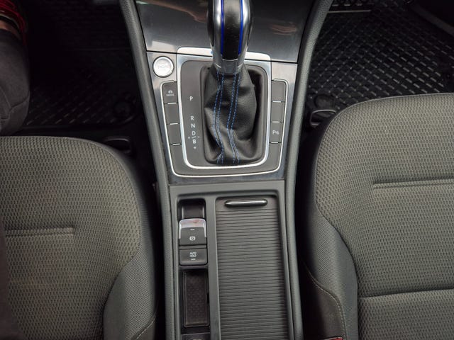 2018 VOLKSWAGEN GOLF - 24