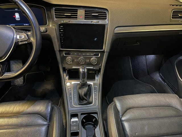 2018 VOLKSWAGEN GOLF - 15