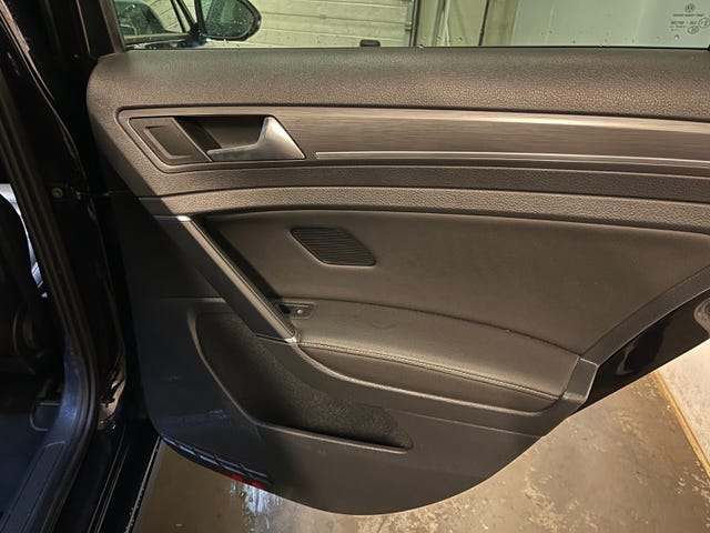 2018 VOLKSWAGEN GOLF - 10