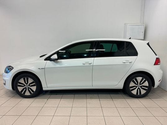 WVWZZZAUZJW901216 2018 VOLKSWAGEN GOLF-2