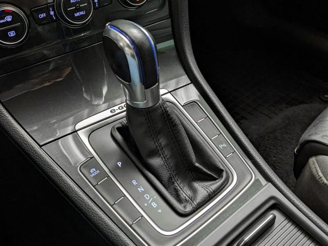 2019 VOLKSWAGEN GOLF - 23