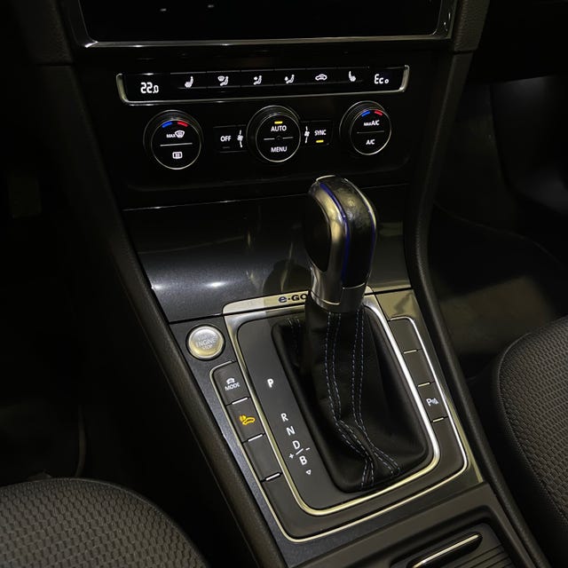 2018 VOLKSWAGEN GOLF - 32