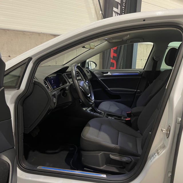 2018 VOLKSWAGEN GOLF - 24