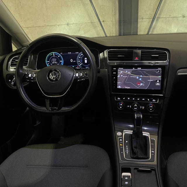 2018 VOLKSWAGEN GOLF - 30