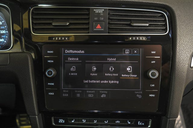 2018 VOLKSWAGEN GOLF - 33