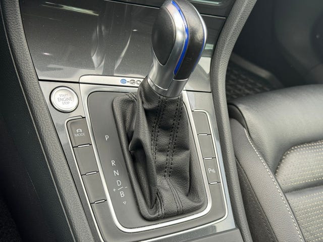 2019 VOLKSWAGEN GOLF - 15