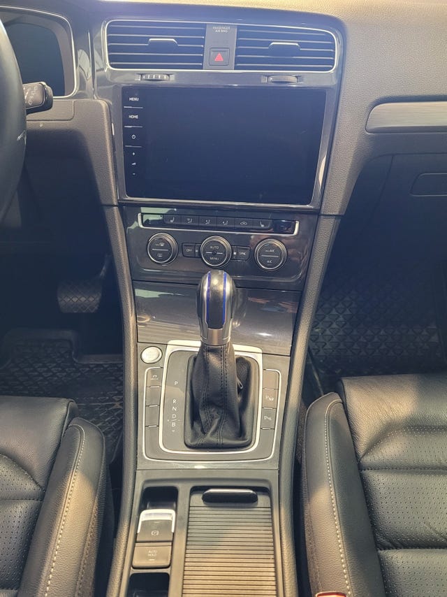 2019 VOLKSWAGEN GOLF - 8