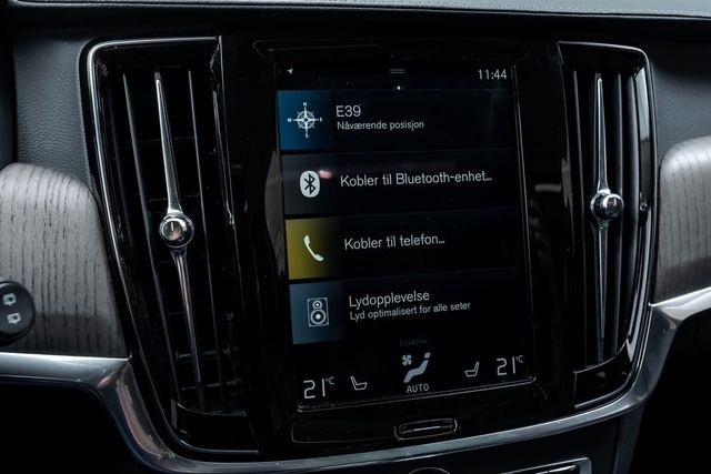 2021 VOLVO V90 - 17