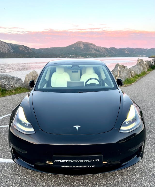 5YJ3E7EB6MF845296 2021 TESLA MODEL 3-2