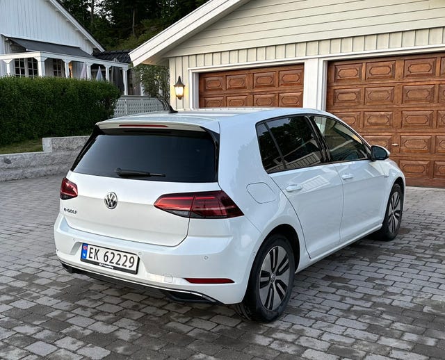WVWZZZAUZJW900119 2018 VOLKSWAGEN GOLF-2