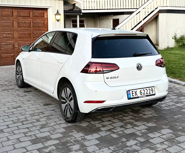 WVWZZZAUZJW900119 2018 VOLKSWAGEN GOLF-1