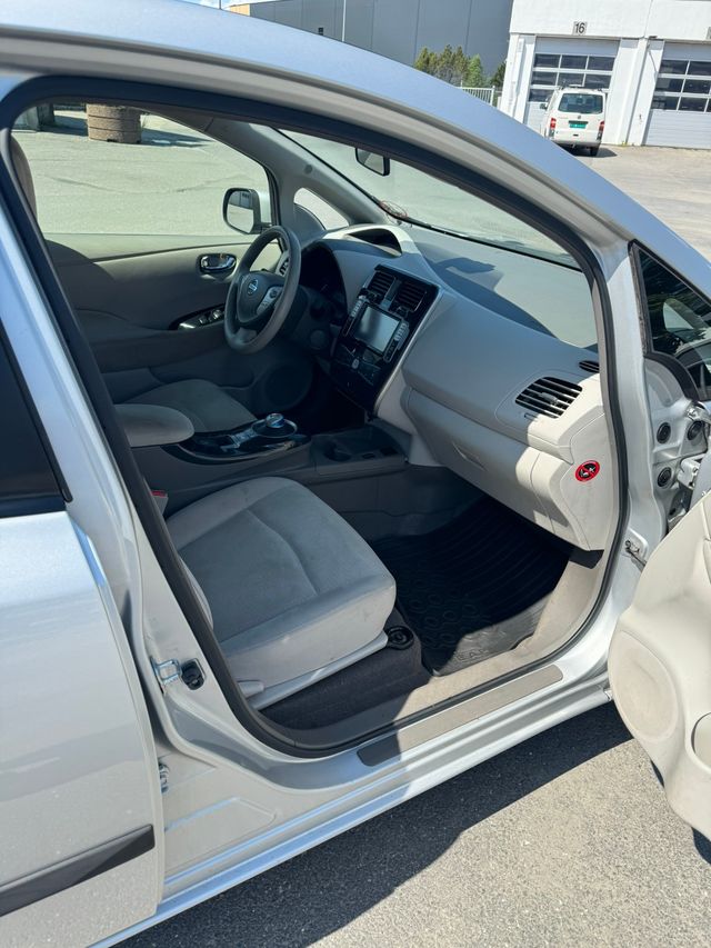 2012 NISSAN LEAF - 10