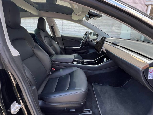 5YJ3E7EB8KF215860 2019 TESLA MODEL 3-2