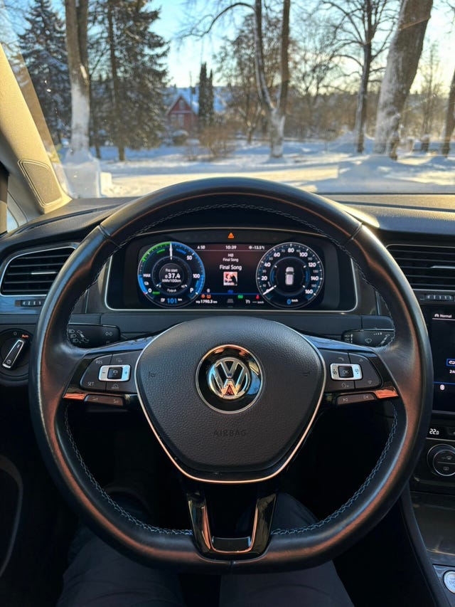 2018 VOLKSWAGEN GOLF - 10