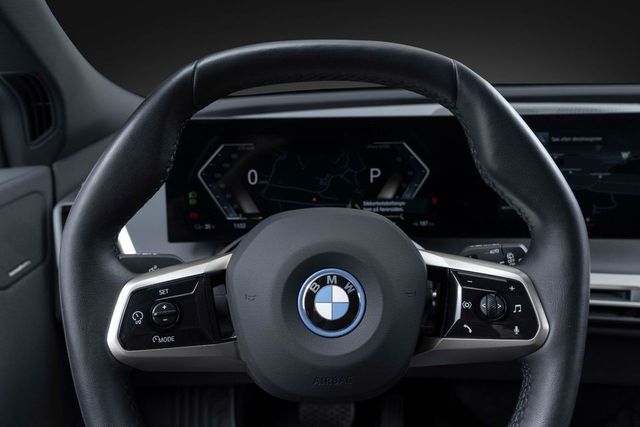 2022 BMW IX XDRIVE 50 - 11