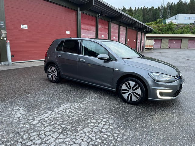 WVWZZZAUZJW909952 2018 VOLKSWAGEN GOLF-3
