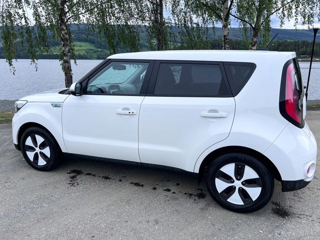 KNAJX81EFH7018733 2017 KIA SOUL-1