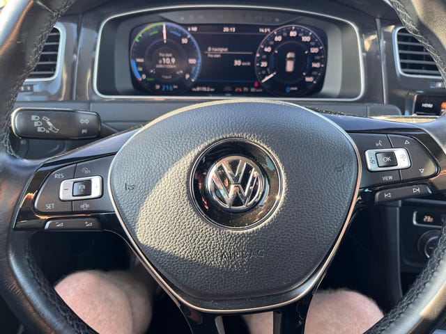 2019 VOLKSWAGEN GOLF - 19