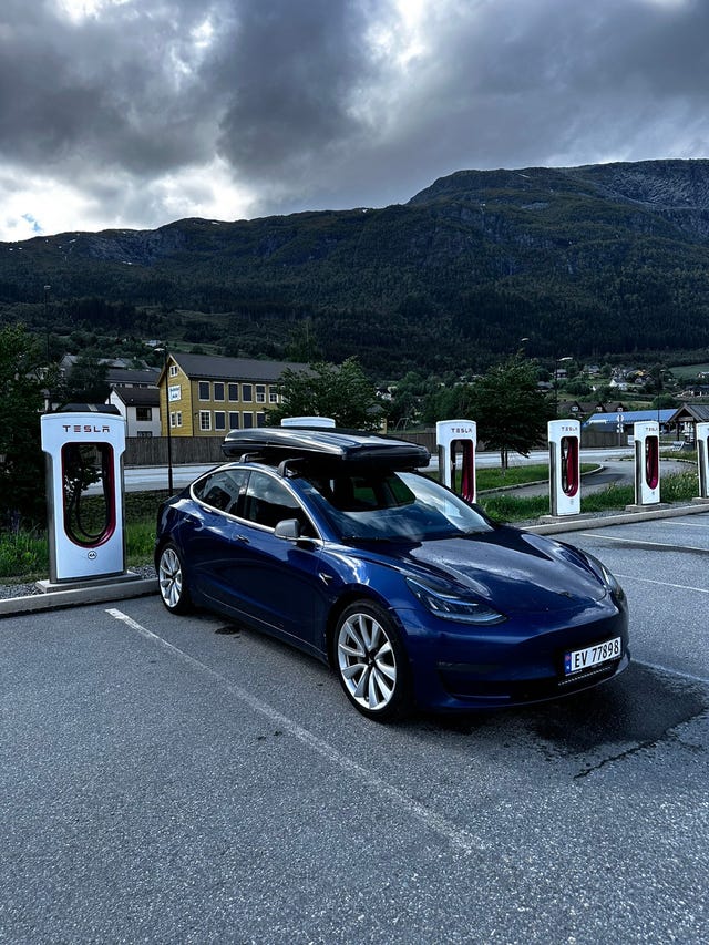 5YJ3E7EB7KF320583 2019 TESLA MODEL 3-0