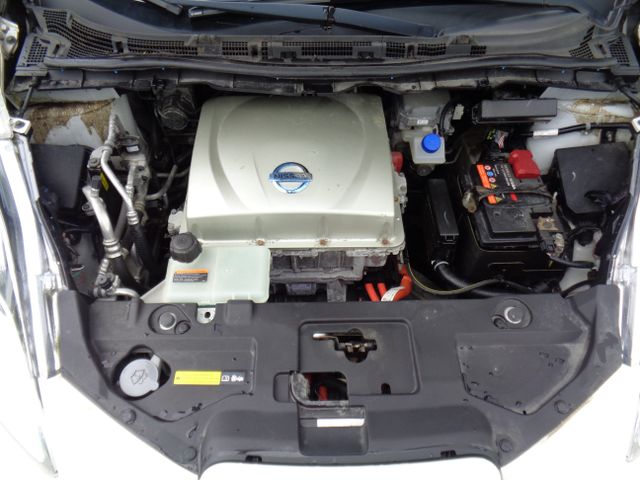 2014 NISSAN LEAF - 11