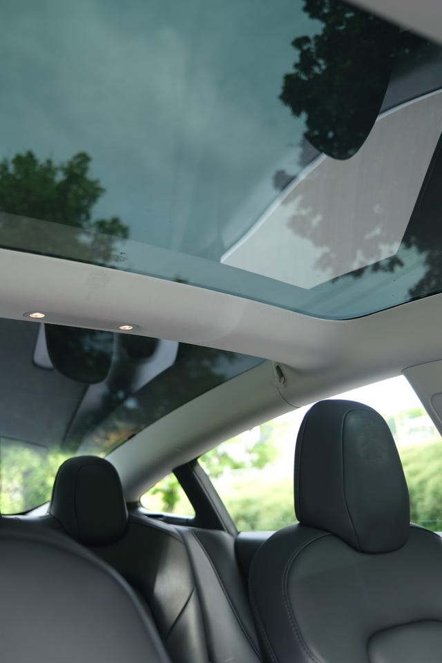 5YJ3E7EB3KF201686 2019 TESLA MODEL 3-5