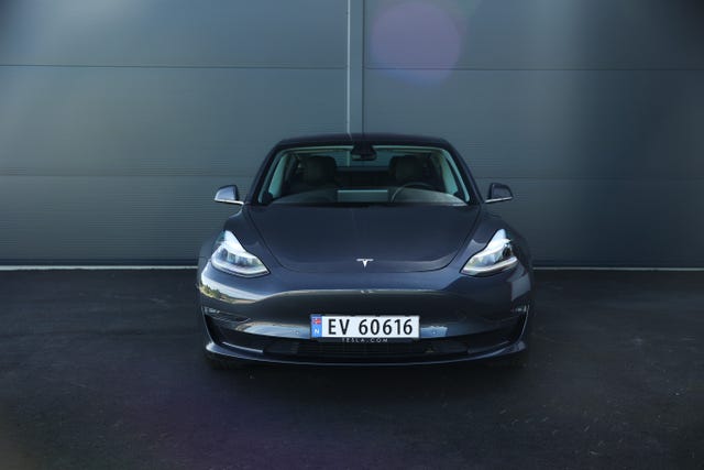 5YJ3E7EB9KF230156 2019 TESLA MODEL 3-2
