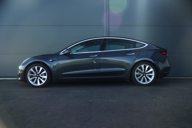 5YJ3E7EB9KF230156 2019 TESLA MODEL 3-4