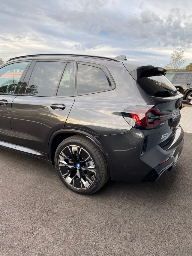 2022 BMW IX3 - 4