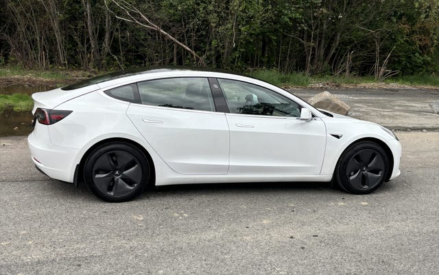 5YJ3E7EBXKF468257 2019 TESLA MODEL 3-1