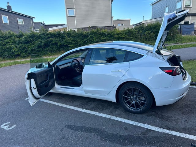 5YJ3E7EA7KF370973 2019 TESLA MODEL 3-4
