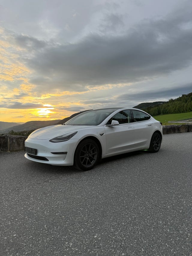 5YJ3E7EB0KF532046 2019 TESLA MODEL 3-2