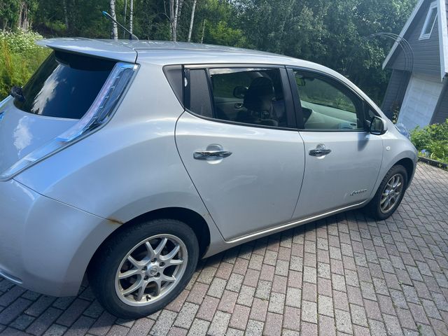 2012 NISSAN LEAF - 11