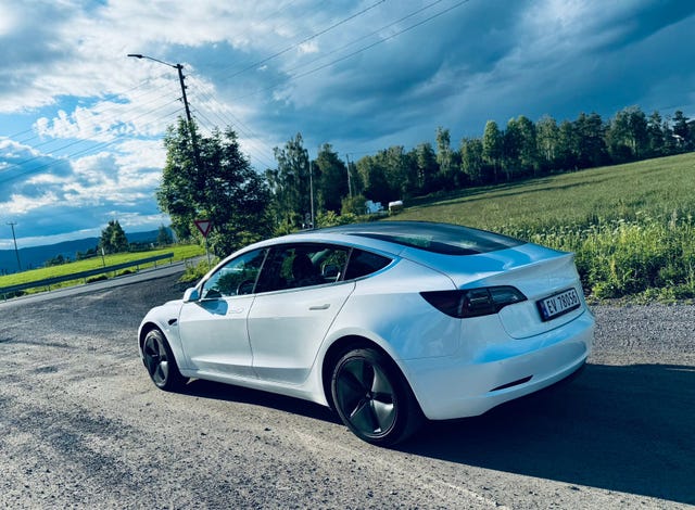 5YJ3E7EA3KF340370 2019 TESLA MODEL 3-2