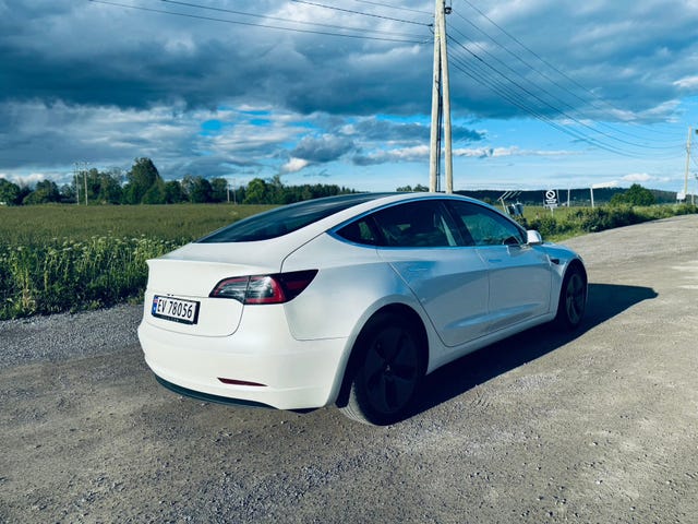 5YJ3E7EA3KF340370 2019 TESLA MODEL 3-5
