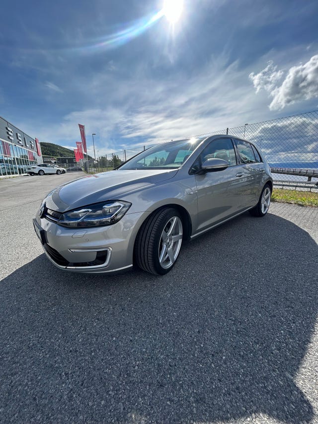 WVWZZZAUZJW903015 2018 VOLKSWAGEN GOLF-1