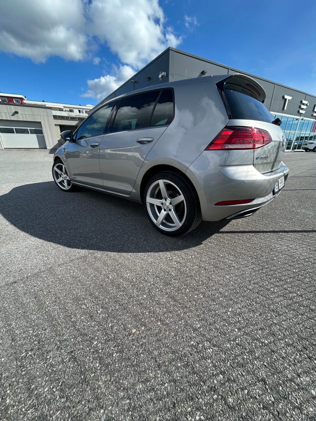 WVWZZZAUZJW903015 2018 VOLKSWAGEN GOLF-2