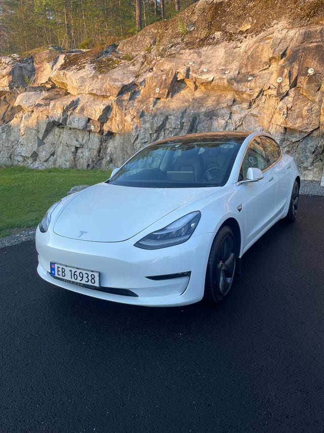 5YJ3E7EB9KF489939 2019 TESLA MODEL 3-1