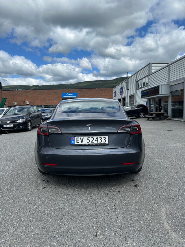 5YJ3E7EB7KF218734 2019 TESLA MODEL 3-4