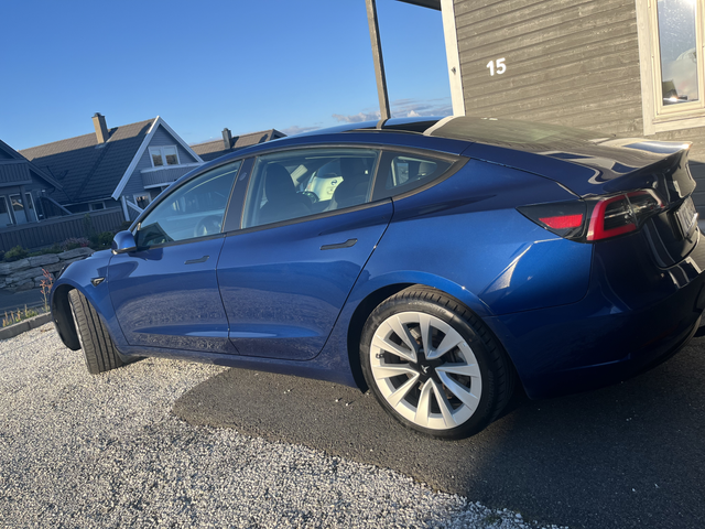 5YJ3E7EB8MF888389 2021 TESLA MODEL 3-4